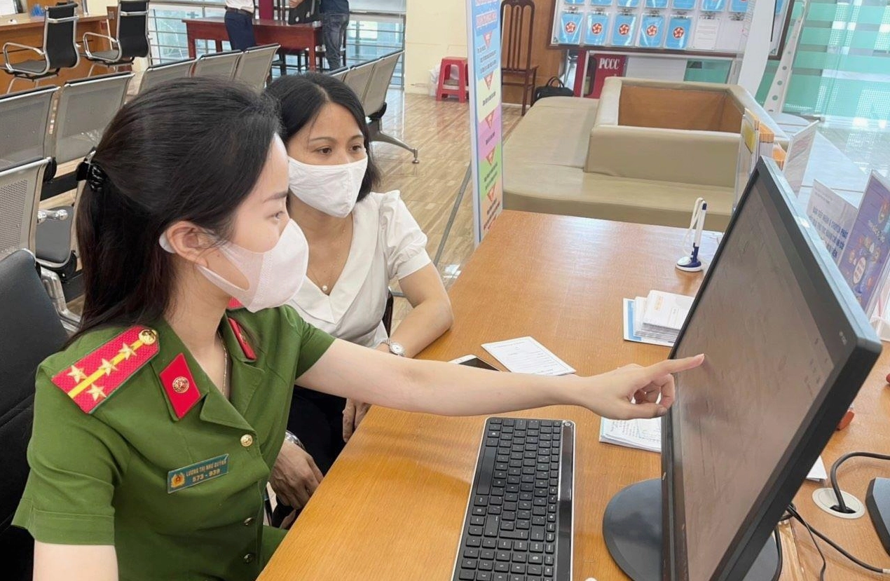 Công an xã là nơi người dân có thể đến xin giấy xác nhận cư trú