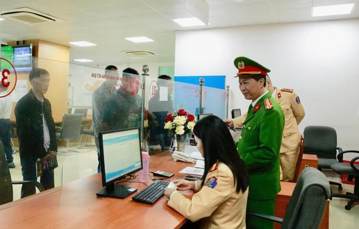 Người dân đi đăng ký xe, đổi GPLX ở đâu khi bỏ Công an huyện?