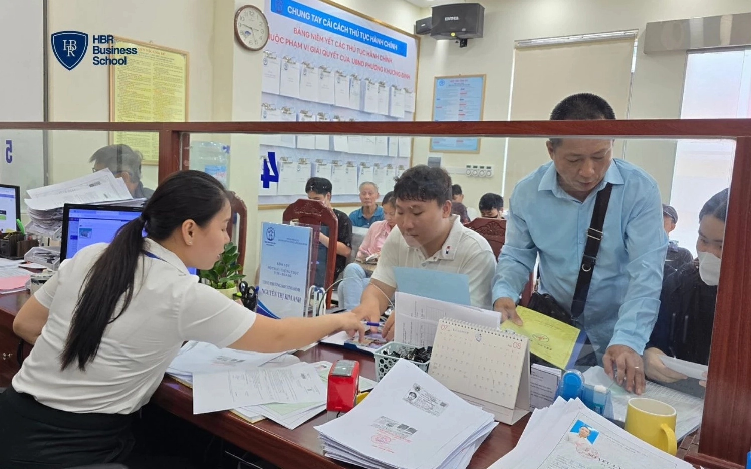 Nộp hồ sơ tại UBND xã/phường gần nhất để được xác thực nhanh chóng