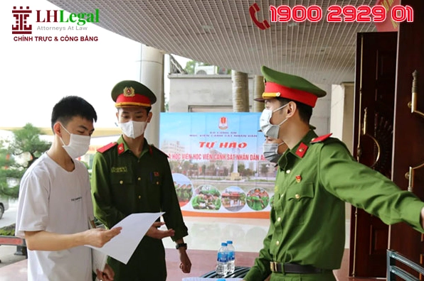Bạn sẽ nộp đơn xin gặp phạm nhân tại công an hoặc ủy ban nhân dân cấp xã để xin xác nhận.